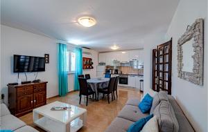 Two-Bedroom Holiday Home In Dingac