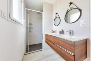 Maisons de vacances Maison avec jardin - a 400m plage des Govelins : photos des chambres