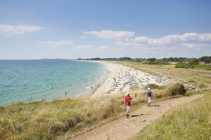 Maisons de vacances Maison avec jardin - a 400m plage des Govelins : Maison de Vacances