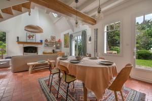 Maisons de vacances Maison pour 8 - Piscine chauffee - 100m de la plage : photos des chambres