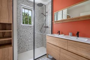 Maison pour 8 - Piscine chauffée - 100m de la plage