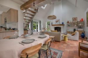 Maisons de vacances Maison pour 8 - Piscine chauffee - 100m de la plage : photos des chambres