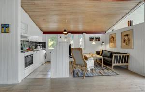 4 Bedroom Beautiful Home In Hvide Sande