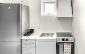 2 Bedroom Cozy Home In Gotlands Tofta