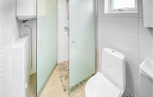 2 Bedroom Cozy Home In Gotlands Tofta