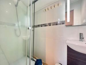 Appartements MAISON DE VILLE 10 personnes CLOS CHASSAING- WIFI -CENTRE VILLE -PROPERTY RENTAL NM : photos des chambres