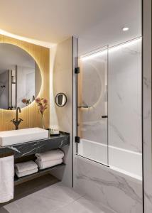 Junior Suite room in Vincci Lys