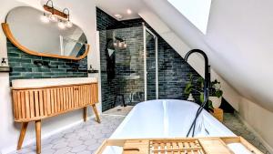 Villas Villa Nature Salle de Sport Jacuzzi : photos des chambres