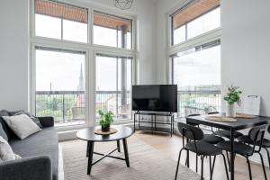 Brand New 3BR Penthouse Loft with Sauna & Free Parking