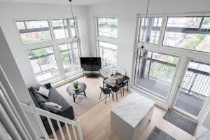 Brand New 3BR Penthouse Loft with Sauna & Free Parking