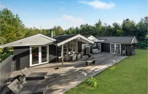 3 Bedroom Beautiful Home In Henne - Stavsø