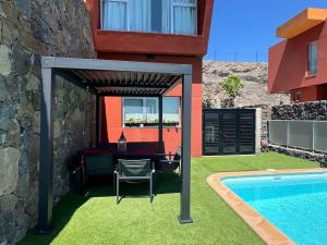 Green 14 Ocean view retreat by CanaryScape