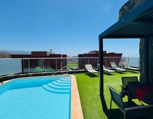 Green 14 Ocean view retreat by CanaryScape