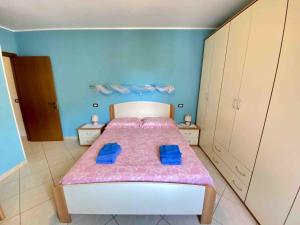 Bright Apartment 300 m from sea