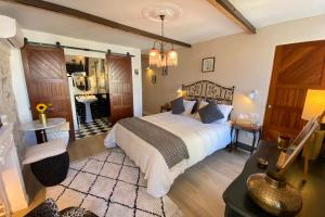 La Sanverine private room historic center Vence