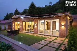 StayVista at Suri Ville with Heater & Mountain View - 比姆塔尔