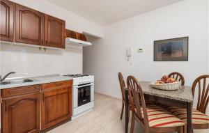 Amazing Apartment In Icici With Wifi 
