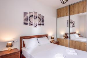 Astrinos PentHouse Central Old Town NETFLIX & Balcony