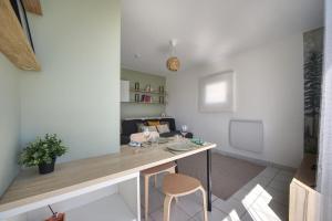 Appartements La Palm Room ~ Climatisation ~ Balcon ~ Parking : photos des chambres