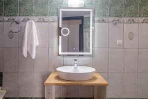 Astrinos PentHouse Central Old Town NETFLIX & Balcony