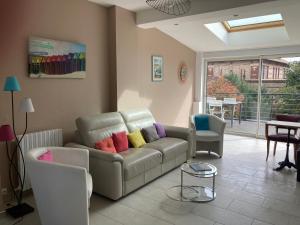 Maisons de vacances Maison avec grand jardin et terrasse dans quartier de la Benedictine : photos des chambres