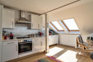 Finest Retreats - Ocean Lookout - Luxury Woolacombe Beach Apartment with Sea Views