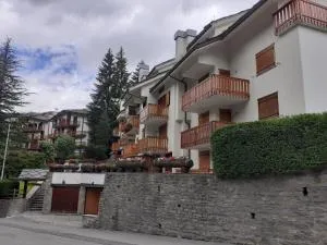 Appartamento a due passi dal centro di Courmayeur - 韦朗