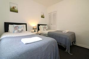 Signature - Glen Lee House