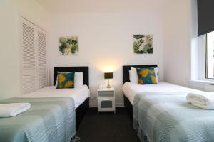 Signature - Glen Lee House