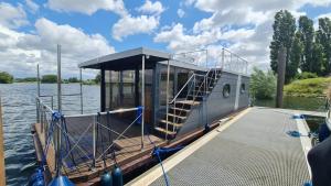 Hausboot KOMET Luxus und Natur pur max 5 Pers