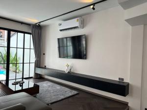 House 148 Patong Pool Villa 4BR Near Beach