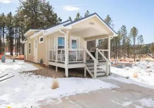 The Secret Mountain Retreat w/ Views + Yard + BBQ - Palmer Lake