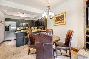 QUEEN ESTHER 2425 condo