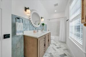 6 BD Smith Mountain Lakefront Escape sunset