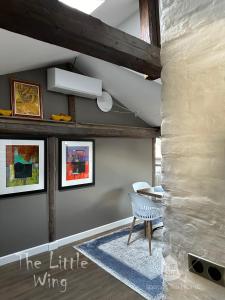 Пространства за гости Синият час - апартамент Little Wing