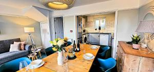 Harbour & Mountain Views, Porthmadog House, Sleeps 9, 4 Bedrooms, Two and Half Bathrooms