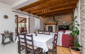2 Bedroom Lovely Home In Marcana 