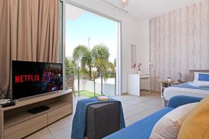 MERYL - Coralli Beachfront Apartment