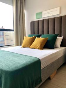 Apartamento con piscina climatizada, excelente ubicación, luz natural, acogedor y con estilo