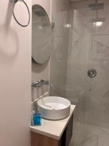 Apartamento con piscina climatizada, excelente ubicación, luz natural, acogedor y con estilo