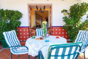 Schönes Ferienhaus mit Sonnenterasse und Pool