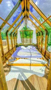 Tentes de luxe Chalet en verre sous une pluie etoilee : photos des chambres