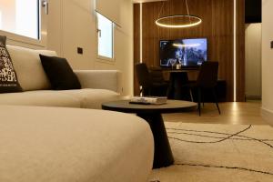 Garibaldi Suite 3 Renovated 1BR Apartment, Old Town Olbia