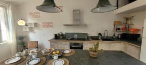 Magnifique LOFT Déco sur le port et à 5mn des plages wifi Clim 85 m2