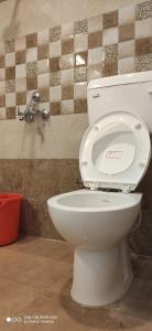 Oak Hill Cottage, in a wooded area valley view near Bakehouse and Chaar Dukaan