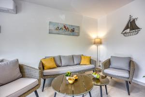 LIPA KORTA - Family Apt, 15 min Walk to Parentino & Pical Beaches