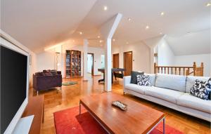 Nice Home In Turnisce