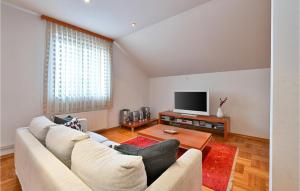 Nice Home In Turnisce