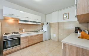 Nice Home In Turnisce