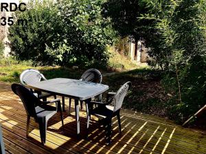 Le Clos des Baleines RDC avec jardin et 1 place de parking privée dans un garage